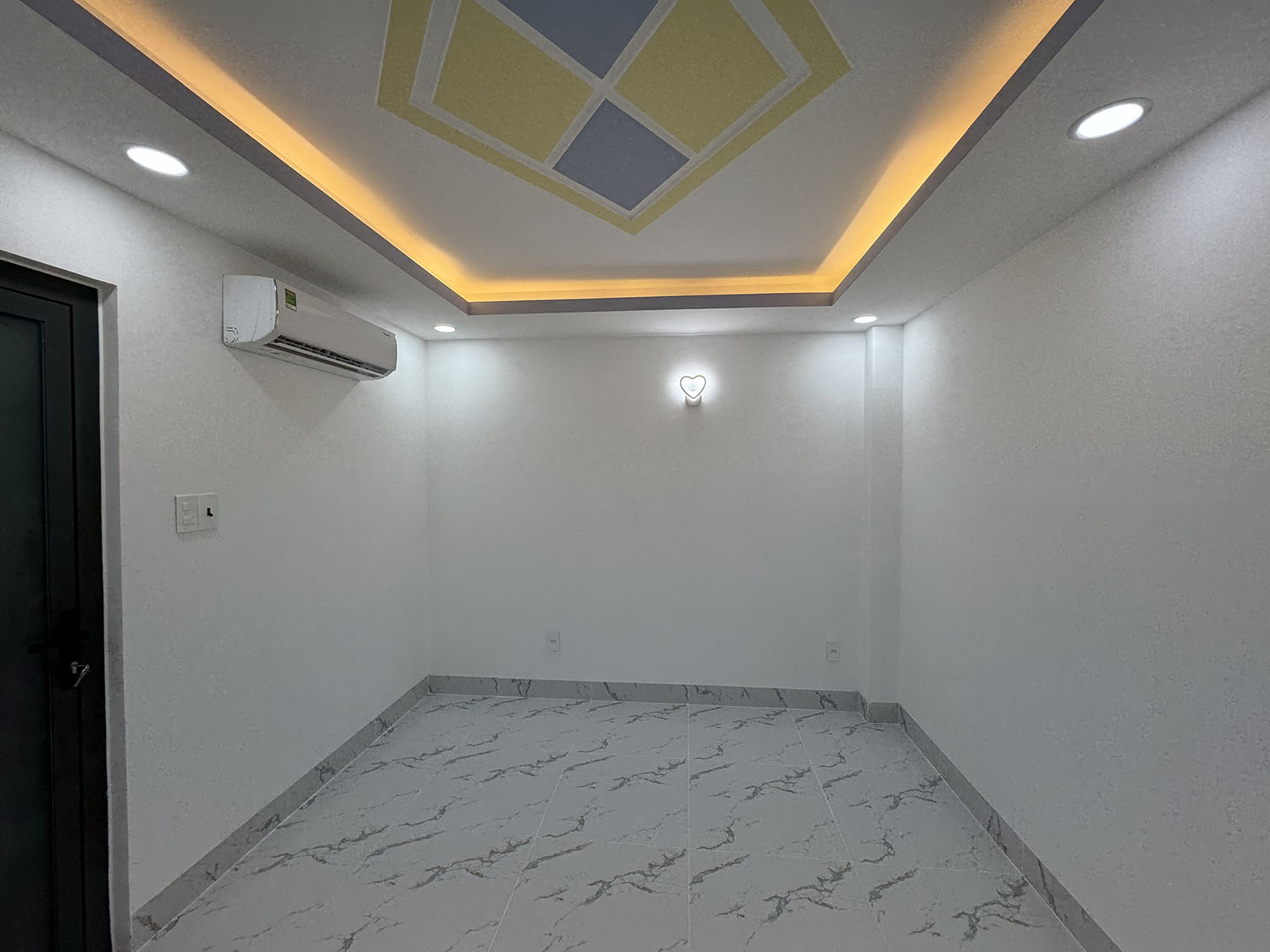 Nhà 3 lầu (3,7m x 12,5m= 43m2 công nhận đủ - vuông vức) 5 phòng ngủ hẻm ôtô 7 chỗ Nguyễn Bỉnh Khiêm